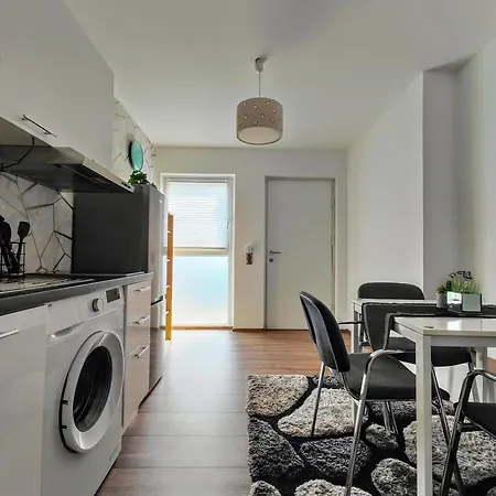 Modern Cozy Apartment, Neighborhood, Good Connectivity 아파트