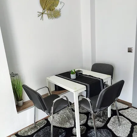 Apartman Modern Cozy Apartment, Neighborhood, Good Connectivity *