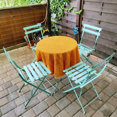 Modern Cozy Apartment, Neighborhood, Good Connectivity *