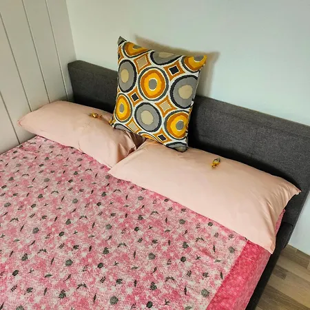 Modern Cozy Apartment, Neighborhood, Good Connectivity شقة
