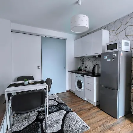 Apartman Modern Cozy Apartment, Neighborhood, Good Connectivity *